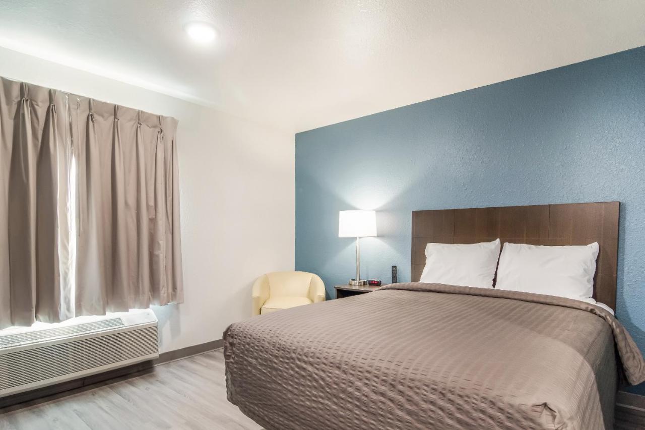 Woodspring Suites Wixom - Novi Exterior photo
